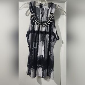 🌸👚Ricki's Black and White Beaded Top